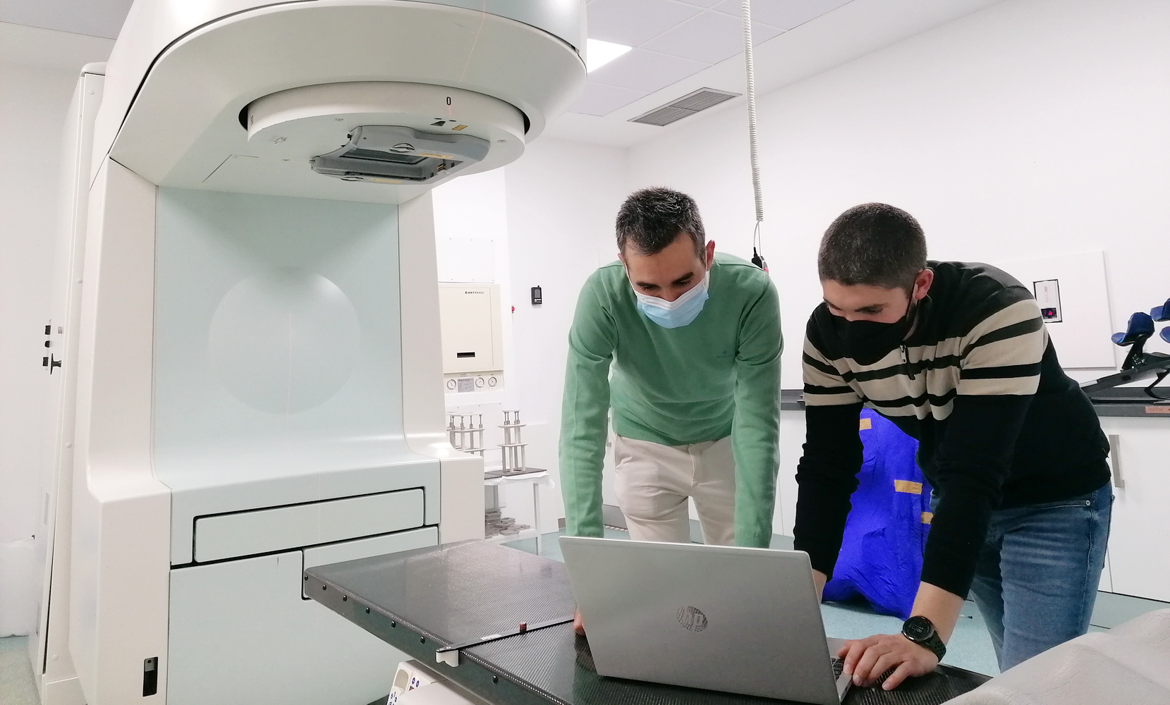 Investigadores de Granada desarrollan un nuevo sistema que permite conocer la dosis justa de radioterapia en personas con cáncer